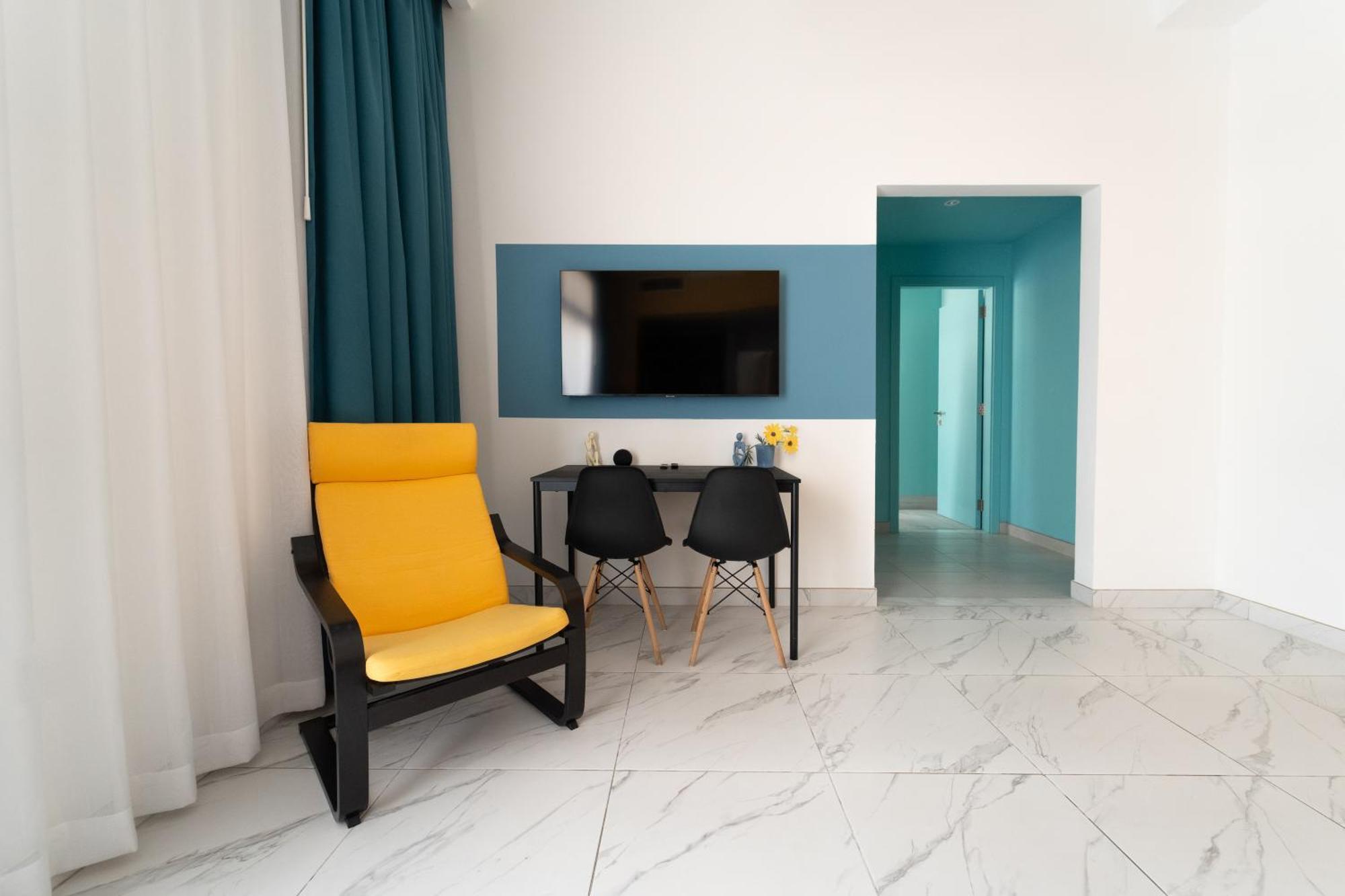 Aparthotel Izzzi Life Mint Dubái Exterior foto