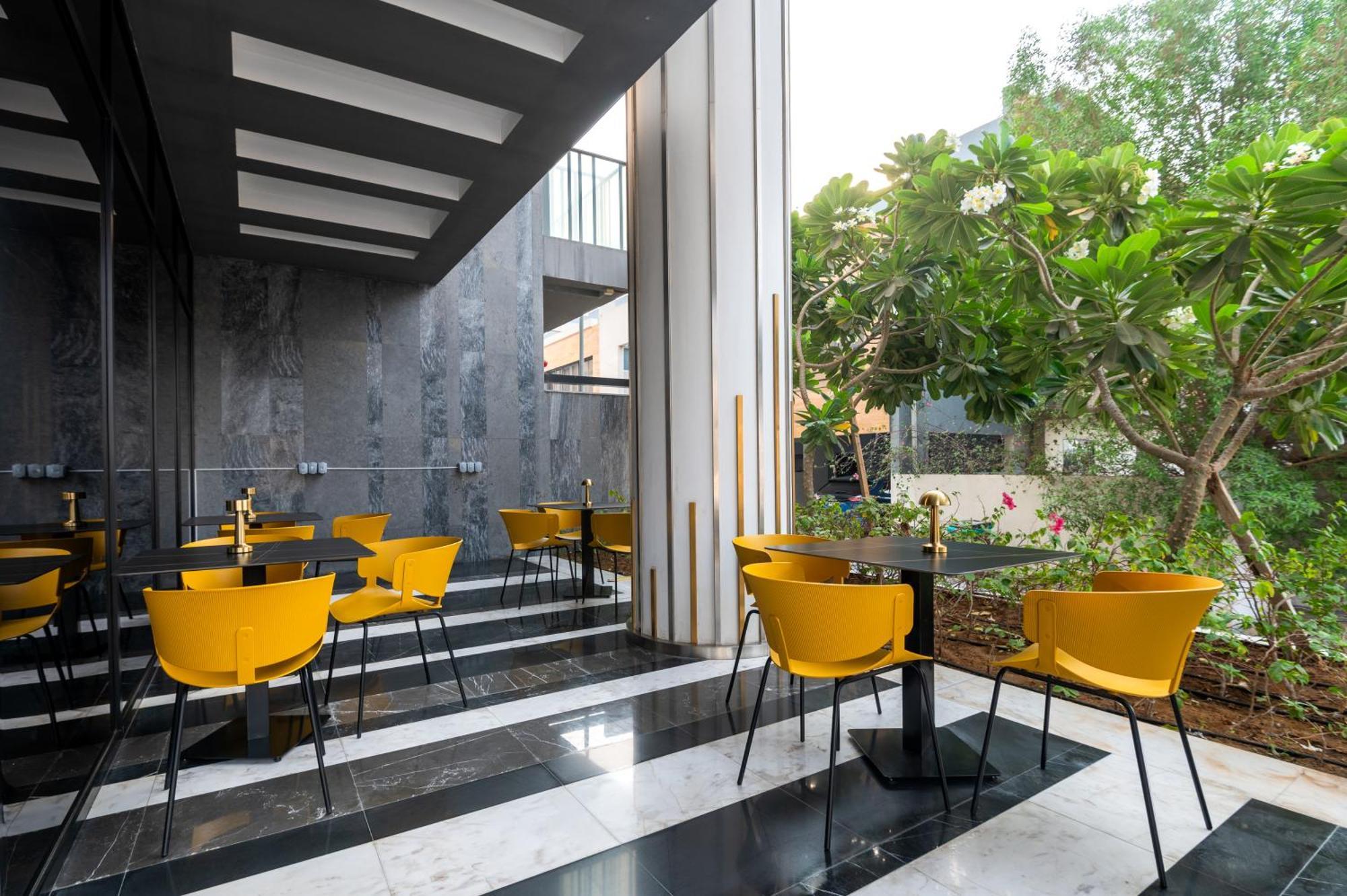 Aparthotel Izzzi Life Mint Dubái Exterior foto