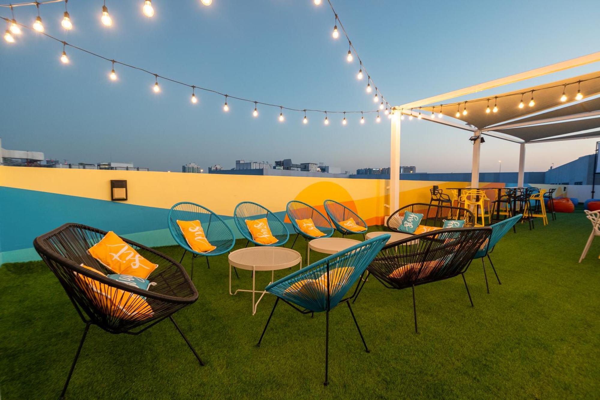 Aparthotel Izzzi Life Mint Dubái Exterior foto